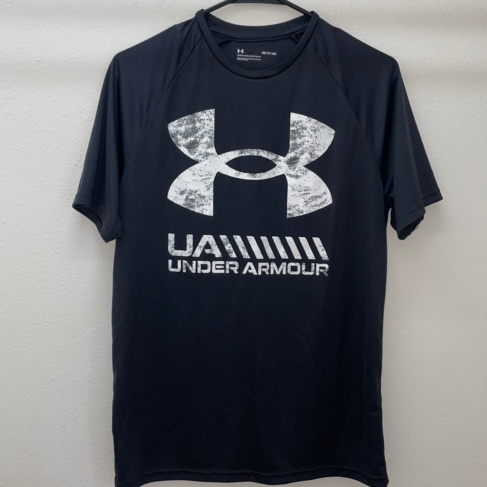 Men’s Under Armour athletic t-shirt